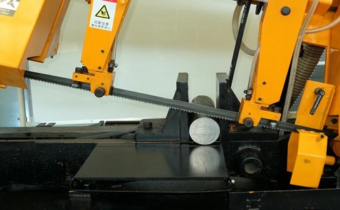 遂川数控带锯床自动送料精度会出现偏差吗？