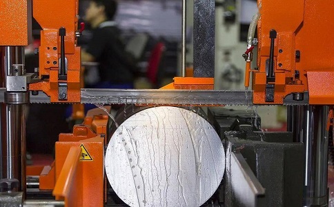 遂川立式金属带锯床切削出现跑带故障解决方法！